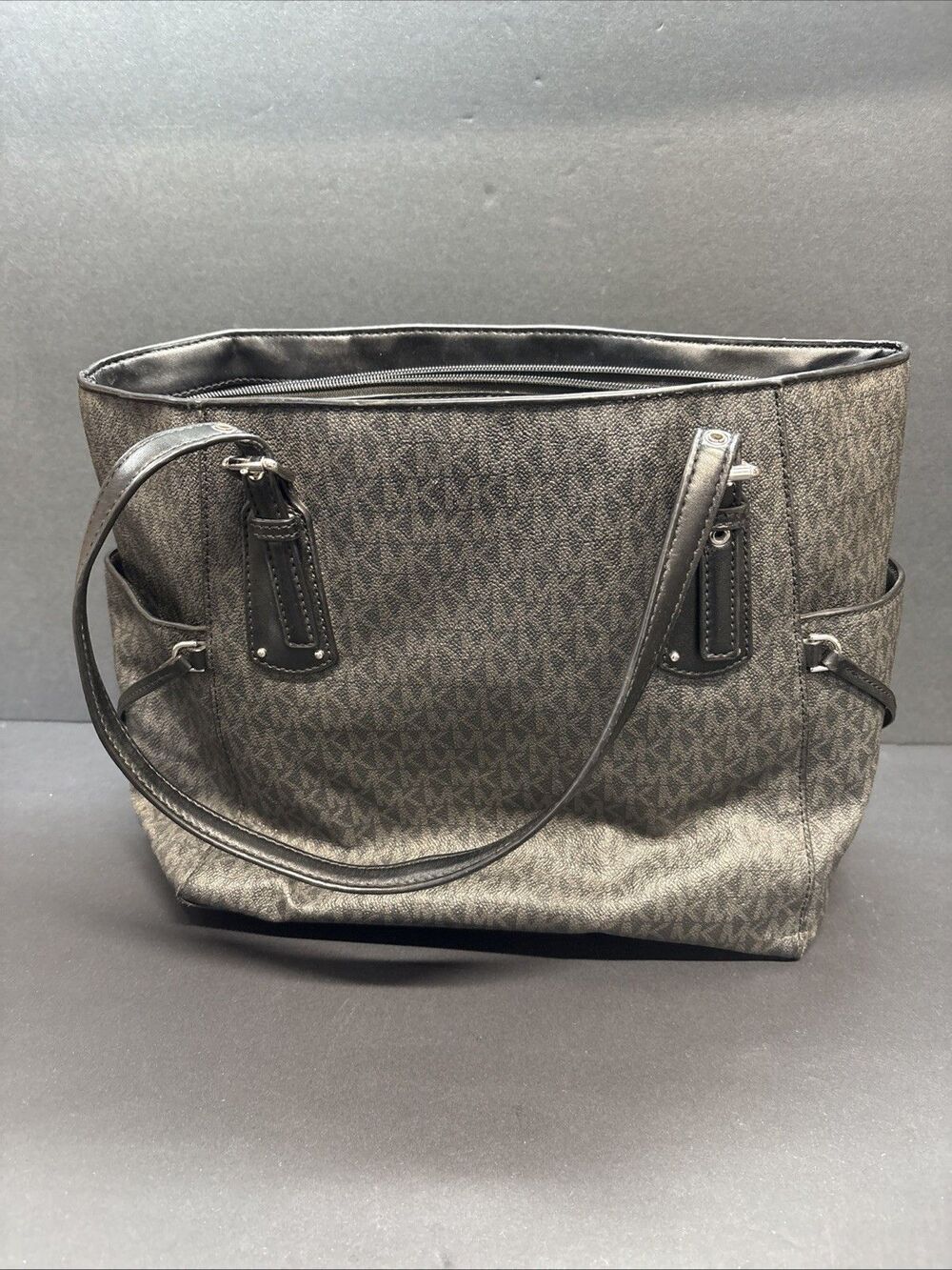 Michael Kors Logo Voyager East West Large Tote - Picture 5 of 11